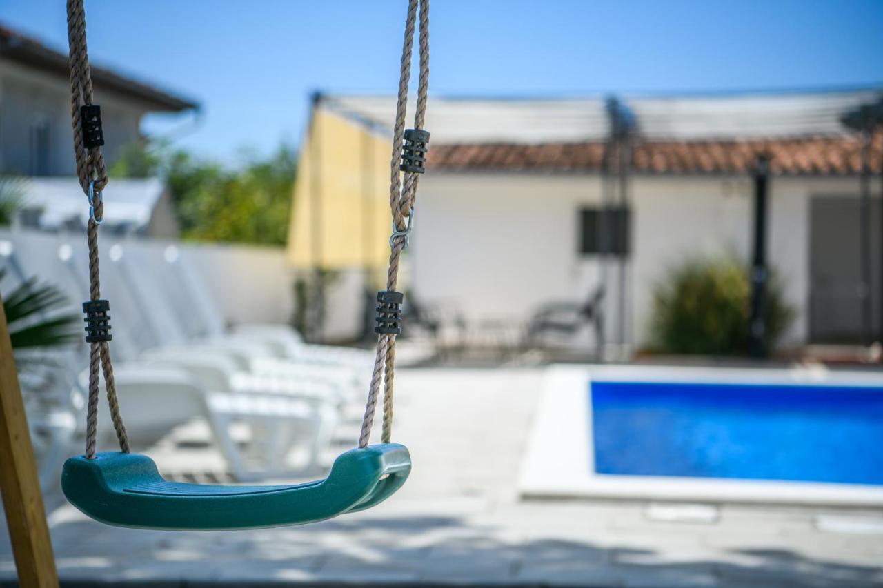 Apartamento Summer House Nina Pavicini Exterior foto