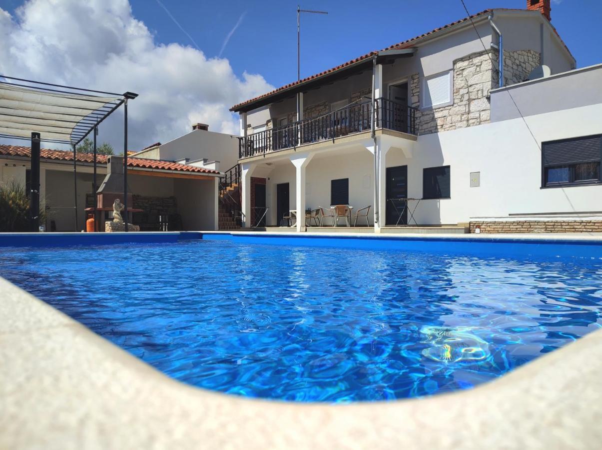 Apartamento Summer House Nina Pavicini Exterior foto