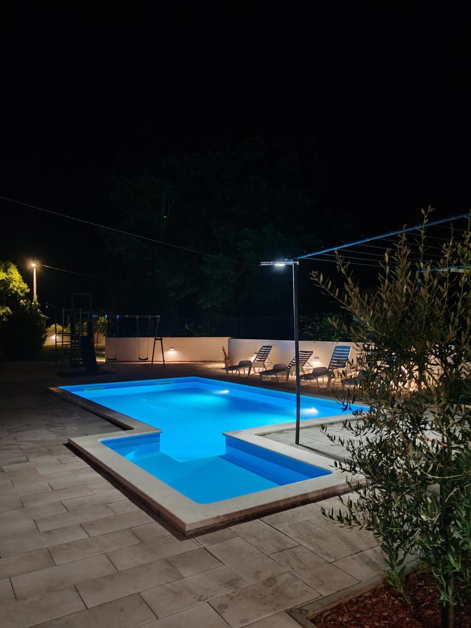 Apartamento Summer House Nina Pavicini Exterior foto